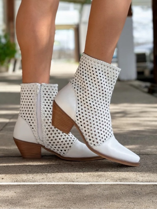Coconuts by Matisse Shoes - NEW Coconuts by Matisse Golden Hour White Leather Western Booties Size 7 NWOB